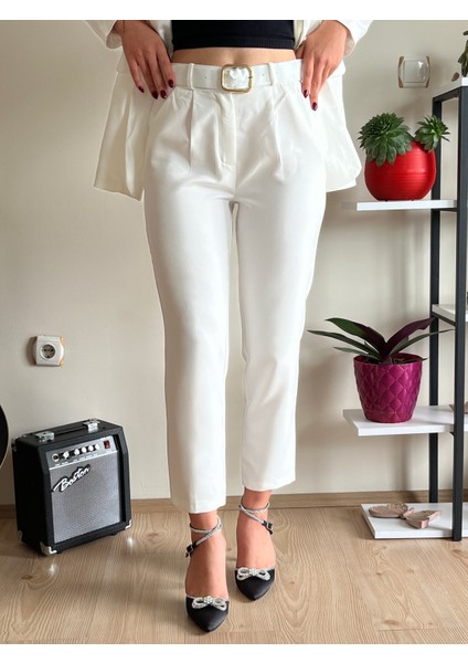 Beyaz Astarlı Blazer Ceket ve Kalem Pantolon Takım fırsatları