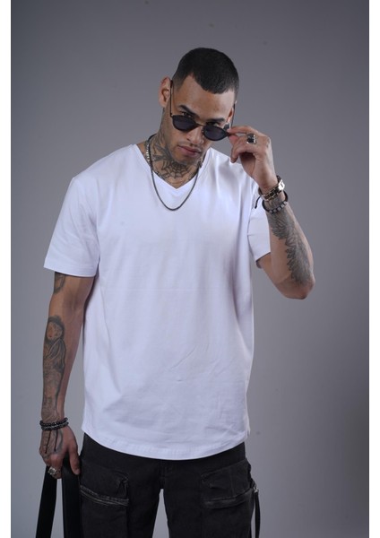 V Yaka Düz Basic Regular Kalıp Erkek Tişört