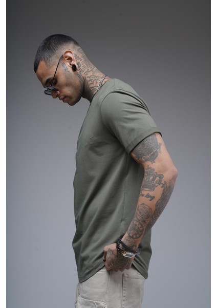 Pis Yaka Kolu Katlamalı Regular Kalıp Düz Basic Erkek Tişört fırsatları