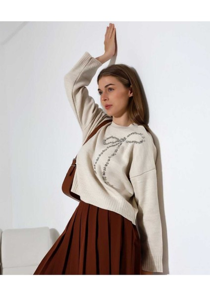 Fiyonk Taş Detaylı Lacivert Sweatshirt - Şıklığın Yansıması
