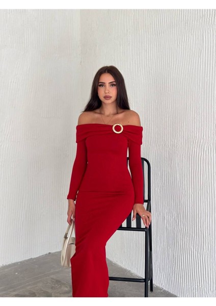 Ateş Gibi Zarafet - Omuz Dekolteli Kırmızı Elbise