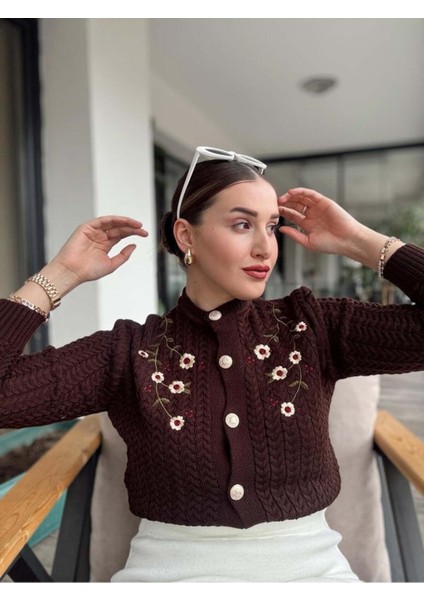 Vintage Zarafet - Nakış Detaylı Örgü Hırka