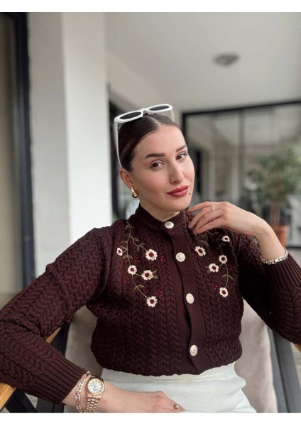 Vintage Zarafet - Nakış Detaylı Örgü Hırka fırsatları