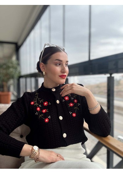 Vintage Zarafet - Nakış Detaylı Örgü Hırka fırsatları