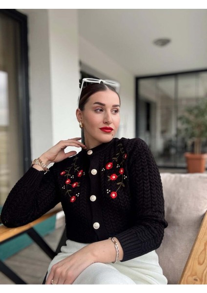 Vintage Zarafet - Nakış Detaylı Örgü Hırka indirimleri