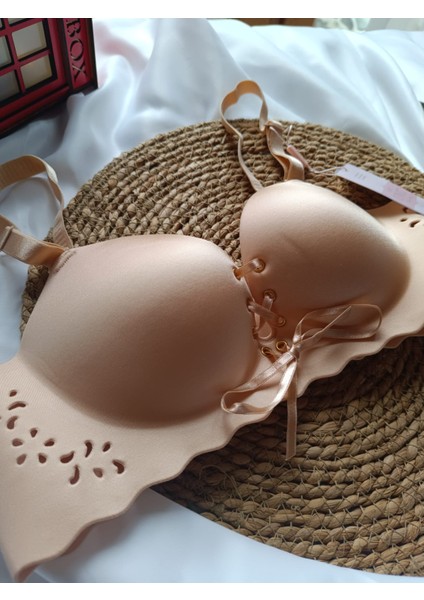 Kadın Lazer Kesim Push Up Bağcık Detaylı Sütyen modelleri