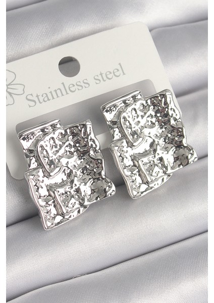 Pirinç Gümüş Renk İşlemeli Kare Plaka Model Kadın Küpe