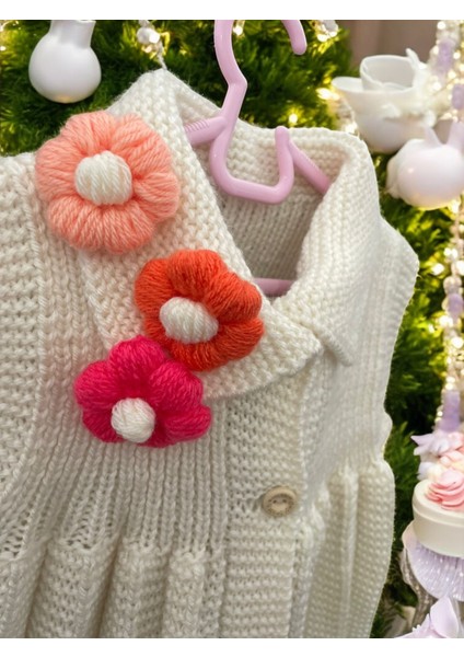 handmade el örgüsü çiçek motifli bej renk şapkalı kız çoçuk elbisesi