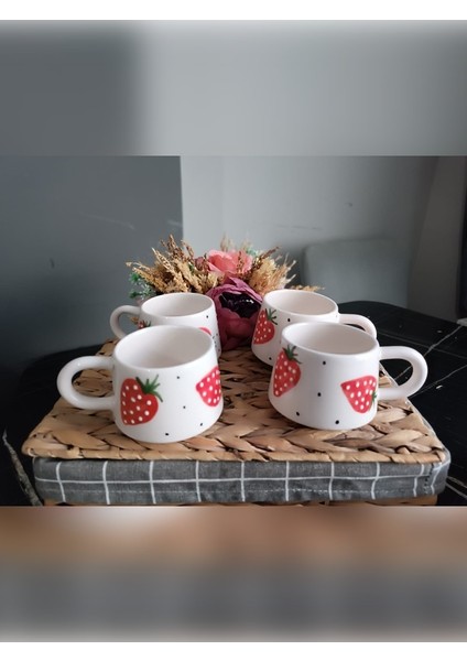 Hediyelik El Işlemeli Çilek Desenli Kahve ve Çay Seti 4'lü
