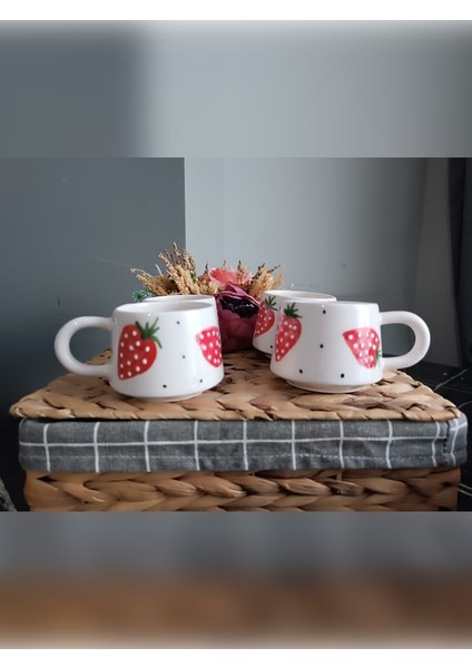 Hediyelik El Işlemeli Çilek Desenli Kahve ve Çay Seti 4'lü