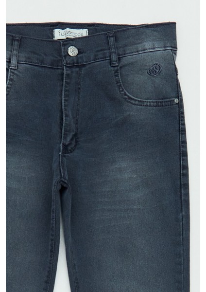 Düğmeli Erkek Çocuk Jean