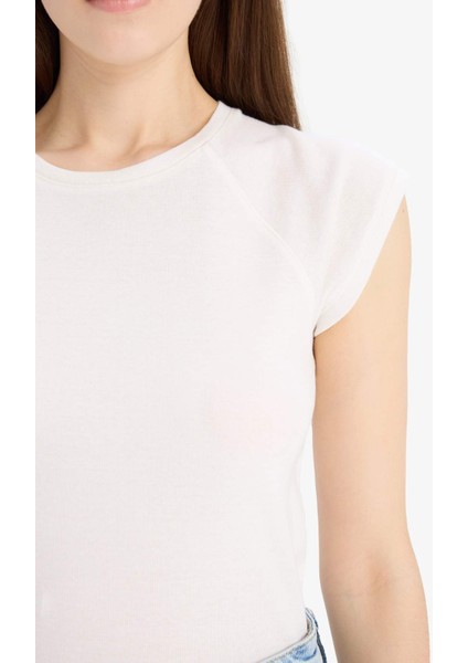 Slim Fit Dar Kesim Bisiklet Yaka Basic Düz Ribana Kısa Kollu Tişört C7334AX25SP indirimleri