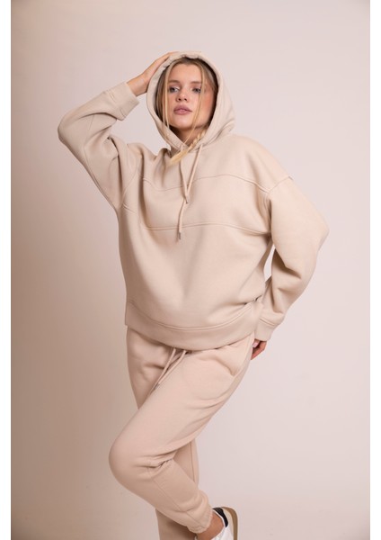 Muse Kadın Bej Oversize Kapüşonlu Sweatshirt – Rahat, Sıcak Tutucu ve Şık Günlük Kombinler Için