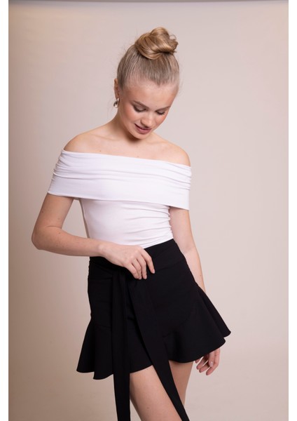 Afrodit Kadın Beyaz Omzu Açık Büzgülü Crop Body - Şık ve Rahat Fit Bluz modelleri