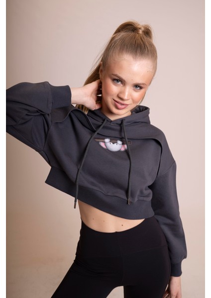 Muse Kadın Gri Koala Baskılı Crop Sweatshirt - Oversize, Kapüşonlu, Rahat ve Şık
