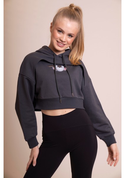Muse Kadın Gri Koala Baskılı Crop Sweatshirt - Oversize, Kapüşonlu, Rahat ve Şık fiyatları