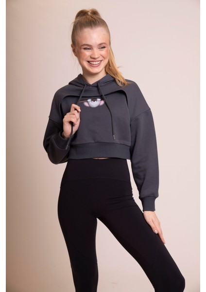 Muse Kadın Gri Koala Baskılı Crop Sweatshirt - Oversize, Kapüşonlu, Rahat ve Şık modelleri
