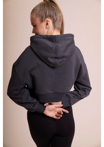 Muse Kadın Gri Koala Baskılı Crop Sweatshirt - Oversize, Kapüşonlu, Rahat ve Şık indirimleri
