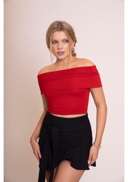 Afrodit Kadın Kırmızı Omzu Açık Büzgülü Crop Body - Şık ve Rahat Fit Bluz