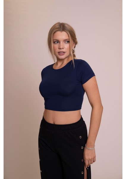 Delicate Kadın Lacivert Basic Crop Body-Şık ve Rahat Kısa Kollu Body