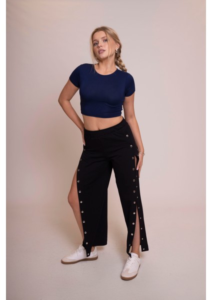 Delicate Kadın Lacivert Basic Crop Body-Şık ve Rahat Kısa Kollu Body modelleri