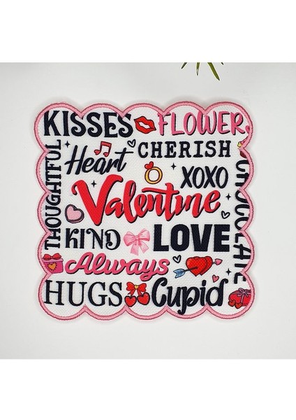 Sevgililer Günü Temalı Tipografi Tasarımlı Nakış Kenar Kumaş Kokteyl Peçetesi 1 Adet