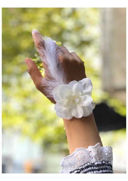 Bride To Be Nedime Gelin Bilekliği Tüy ve Inci Boncuk Detaylı Beyaz Renkli Bekarlığa Veda Partisi Bilekliği 10 Adet (4881)