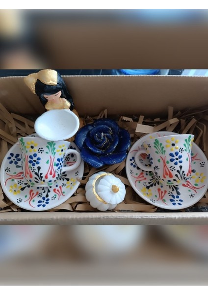 El Işlemeli Dantel Model Kahve Fincanı Lokumluk ve Mum Hediyeli