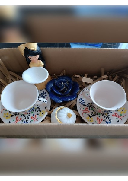 El Işlemeli Dantel Model Kahve Fincanı Lokumluk ve Mum Hediyeli