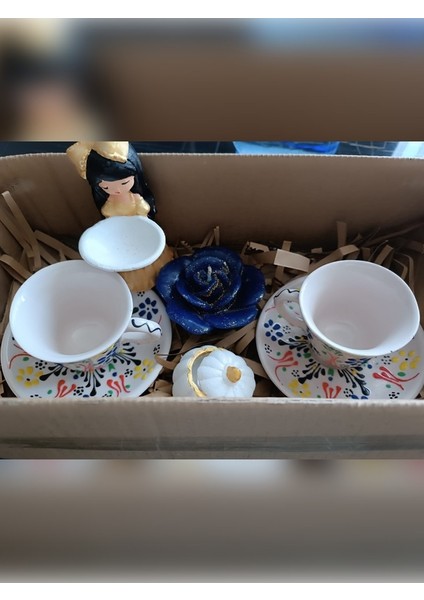 El Işlemeli Dantel Model Kahve Fincanı Lokumluk ve Mum Hediyeli