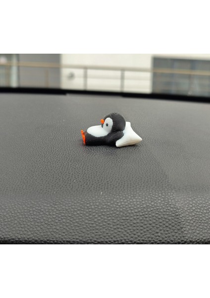 Sevimli Yastıkta Uyuyan Penguen