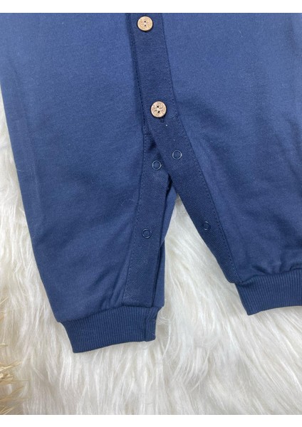 Gömlek Yaka Önden Düğmeli Arma Detaylı Erkek Çocuk Tulum fırsatları