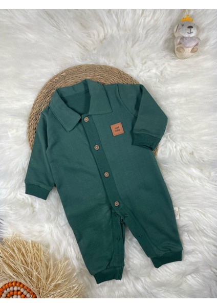 Gömlek Yaka Önden Düğmeli Arma Detaylı Erkek Bebek Tulum