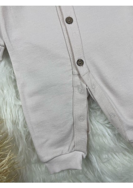 Gömlek Yaka Önden Düğmeli Arma Detaylı Erkek Bebek Tulum fırsatları