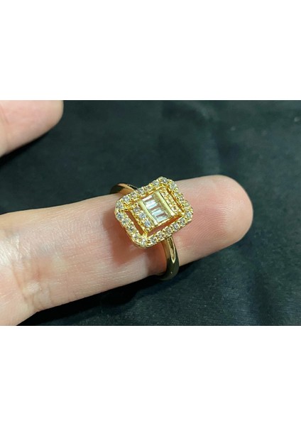 Nurtakı Altın Renk Zirkon Taşlı Baget Model Yüzük