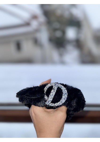 D Harfli Kürklü Saç Tokası fiyatları