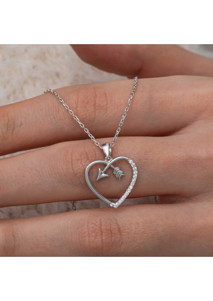 Gümüş Kalpli Ok Kadın Kolye