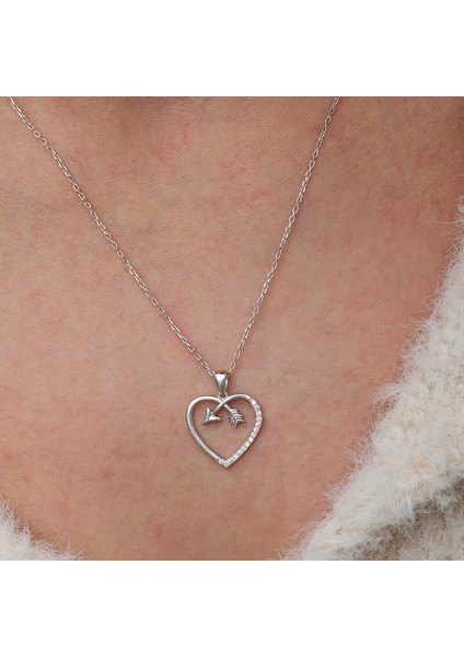 Gümüş Kalpli Ok Kadın Kolye modelleri