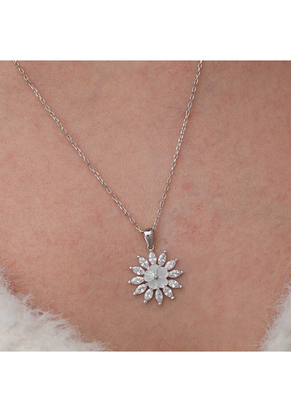 Gümüş Beyaz Manolya Çiçeği Kadın Kolye fırsatları