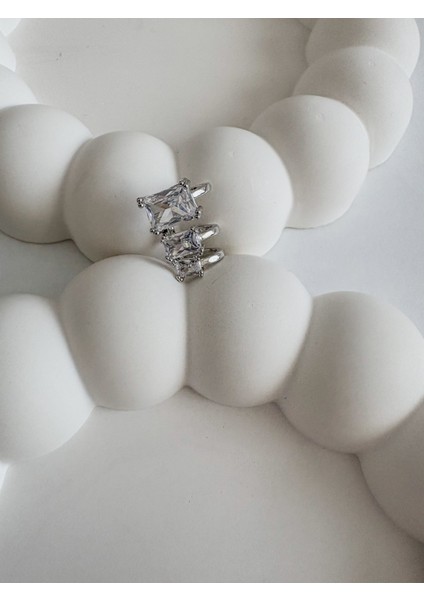 Leyya Jewelery Üçlü Baget Taşlı Kıkırdak Küpe- Gümüş Renk modelleri