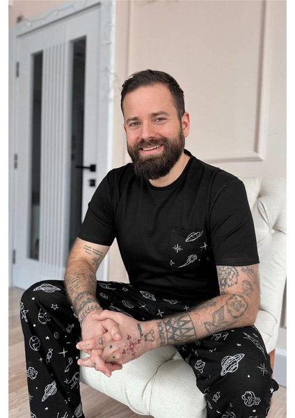Siyah Space Desen Cep Detaylı Kısa Kol Erkek Pijama Takımı