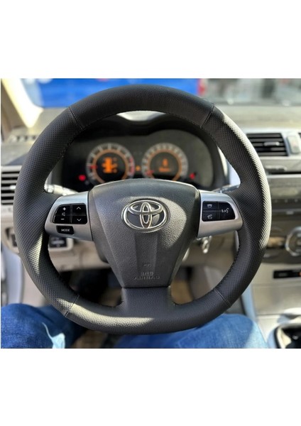 Toyota Uyumlu Corolla 2011-2012 Dikmeli Direksiyon Kılıfı (Derisi Sökülmeden Uygulanması Gerekiyor) fiyatları