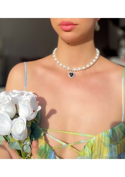 Incili Parlak Taşlı Siyah Kalp Kolye modelleri