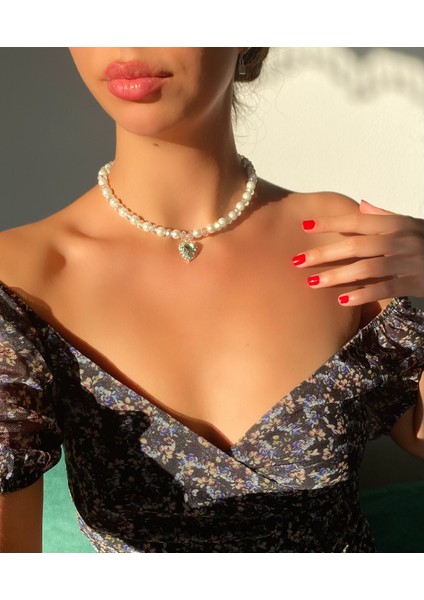 Incili Parlak Taşlı Yeşil Kalp Kolye