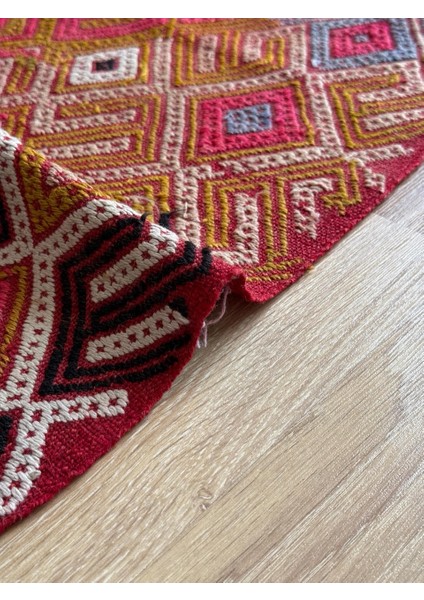 47 x 90 cm Küçük Boy Renkli Türk Kilim, Koçboynuzu Motifi, El Dokuma Vintage Kilim, Bohem Stili Kilim modelleri