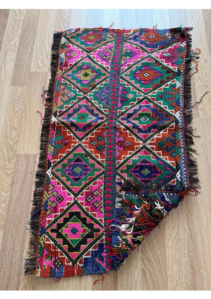66 x 121 cm Küçük Boy Canlı Renkli Kilim, Geometrik ve Akrep Motifli, El Dokuma Vintage Kilim, Harika Ev Dekoru modelleri