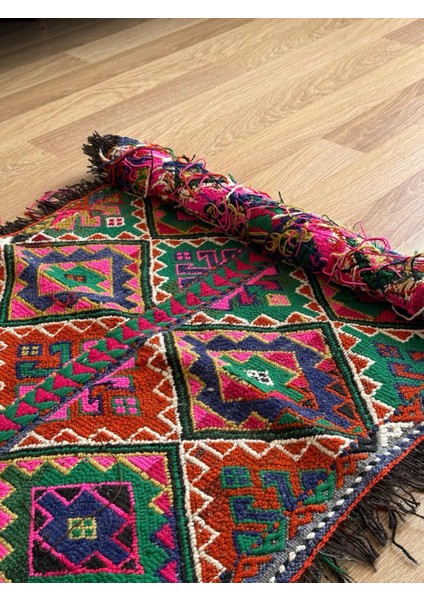 66 x 121 cm Küçük Boy Canlı Renkli Kilim, Geometrik ve Akrep Motifli, El Dokuma Vintage Kilim, Harika Ev Dekoru indirimleri