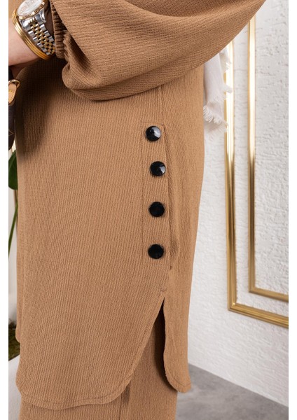 Düğme Detaylı Bürümcük Kumaş Tesettür TAKIM-3153 Latte fırsatları