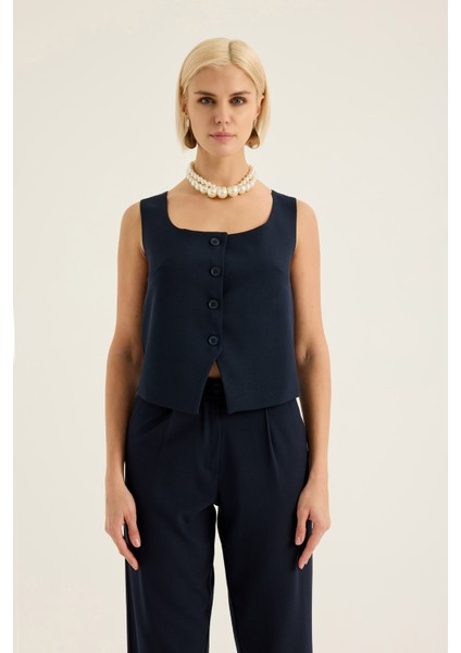 Kare Yaka Düğmeli Yelek