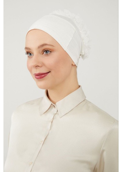 Kadın Tesettür Silikonlu Kaymaz Fırfırlı Dolgulu Topuz Bone Ekru